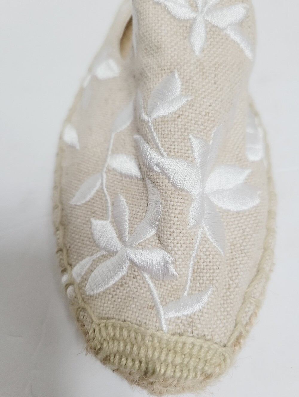 Soludos Sand Espadrilles with White Floral Embroidery Size 8 - Picture 7 of 12